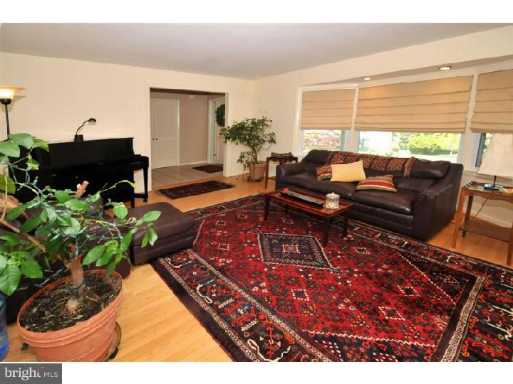 268 Pepper Road Huntingdon Valley, PA 19006 - Photo 5 of 24 Living Room