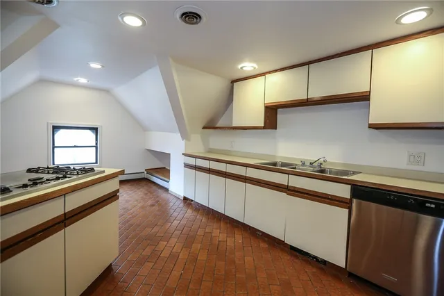 $2,100 | 11 Portsmouth Terrace, Unit 3, Rochester, NY 14607