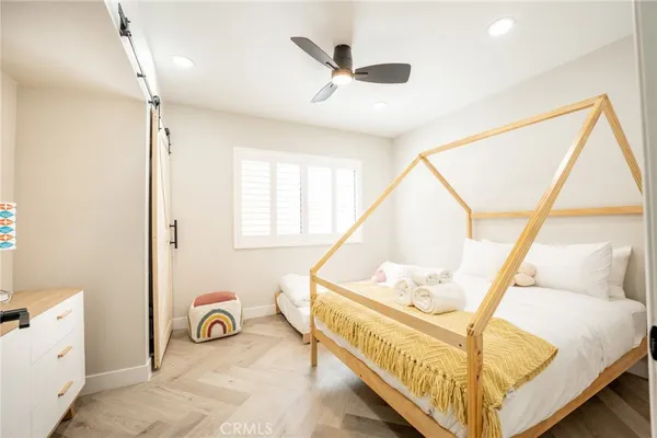 $1,225,000 | 575 North Burton Way, Palm Springs, CA 92262