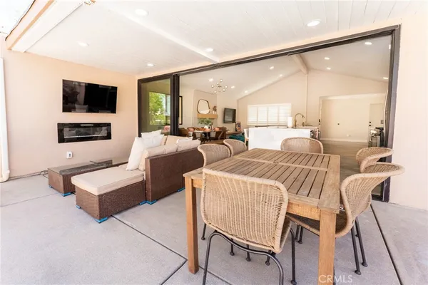 $1,225,000 | 575 North Burton Way, Palm Springs, CA 92262