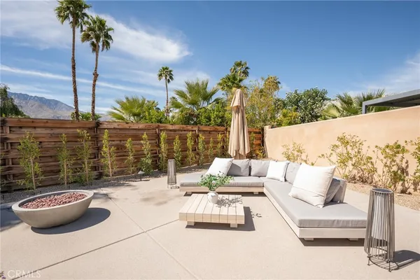 $1,225,000 | 575 North Burton Way, Palm Springs, CA 92262