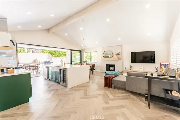 $1,225,000 | 575 North Burton Way, Palm Springs, CA 92262