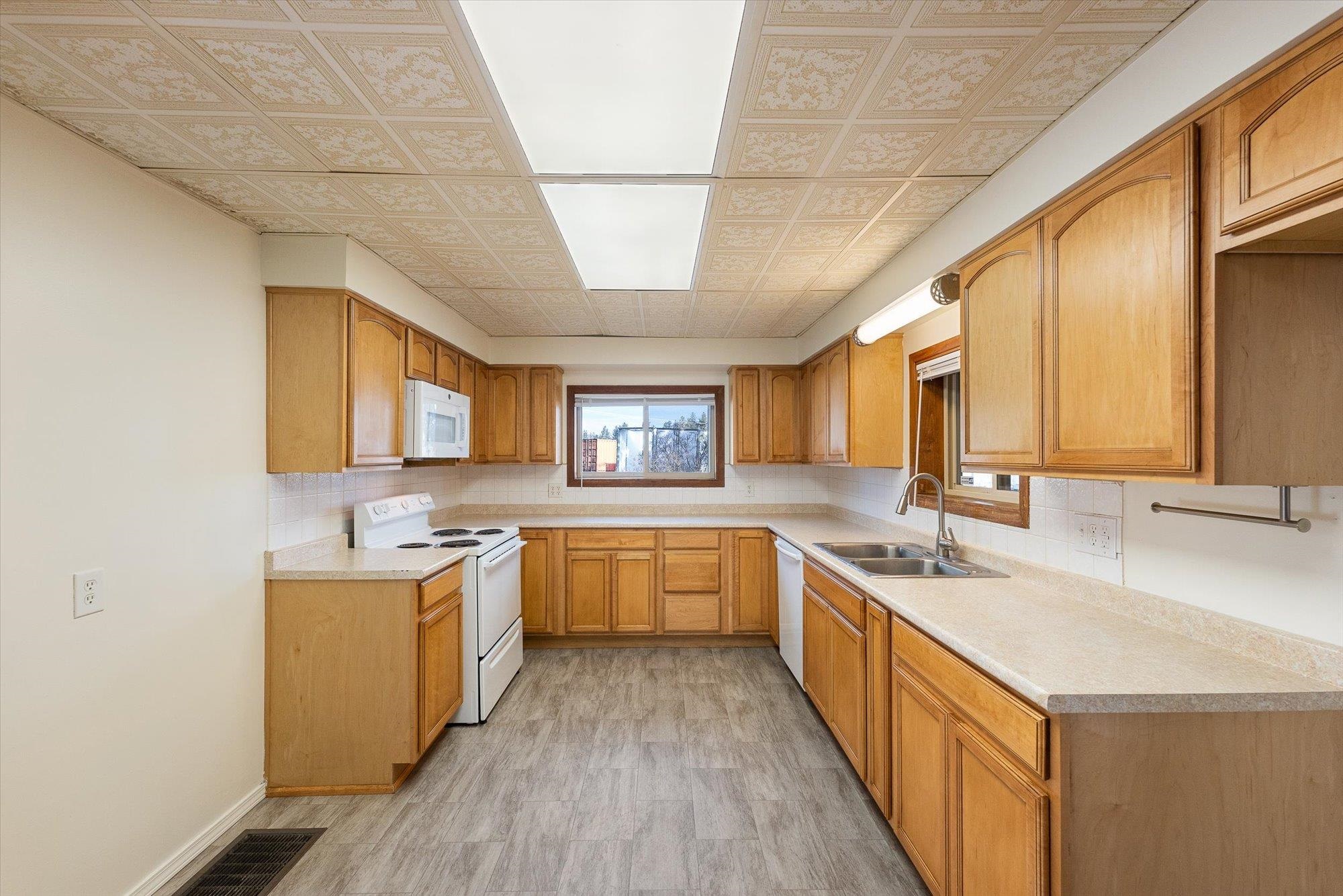 6307 West Thorpe Road Spokane, WA 99224 - Photo 6 of 22