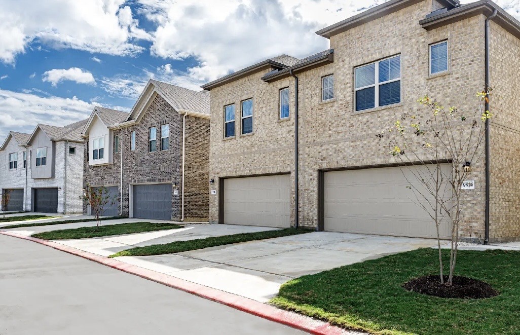 9730 Kilkenny Street Rosharon, TX 77583 - Photo 2 of 14 a front view of a house with a garden and garage