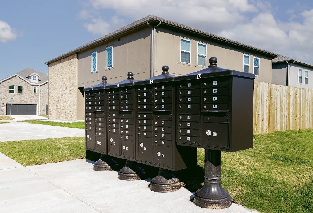 9730 Kilkenny Street Rosharon, TX 77583 - Photo 3 of 14 a front view of a house with garden