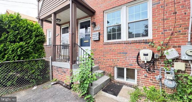 814 South Oak Street Arlington, VA 22204 - Photo 20 of 21 a front view of a house with a garden