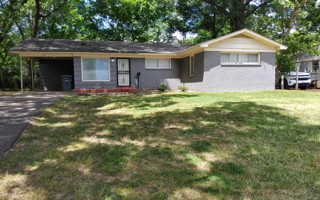 a front view of house with yard