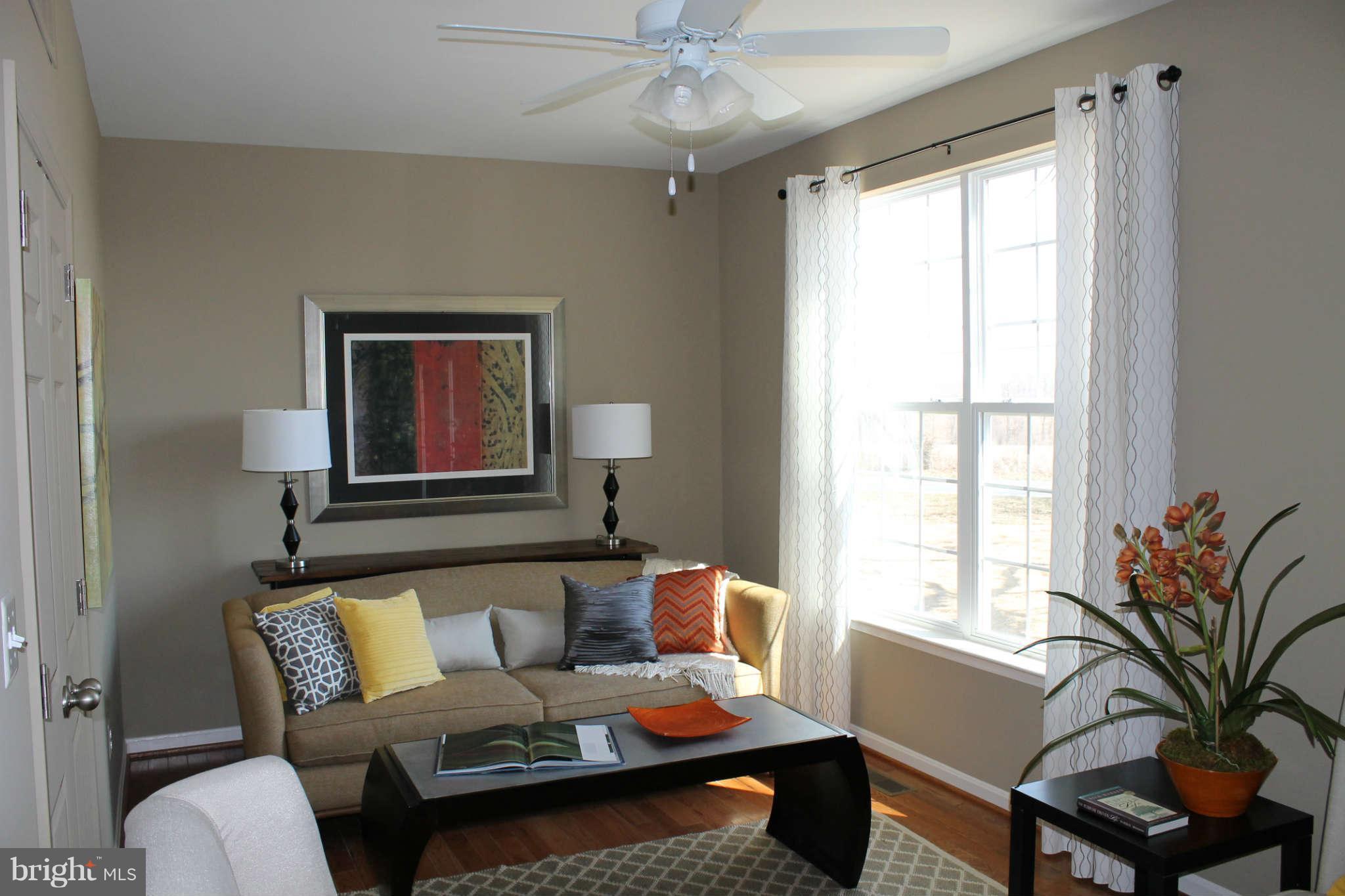 1564 Long Corner Road Mount Airy, MD 21771 - Photo 4 of 26 Living Room