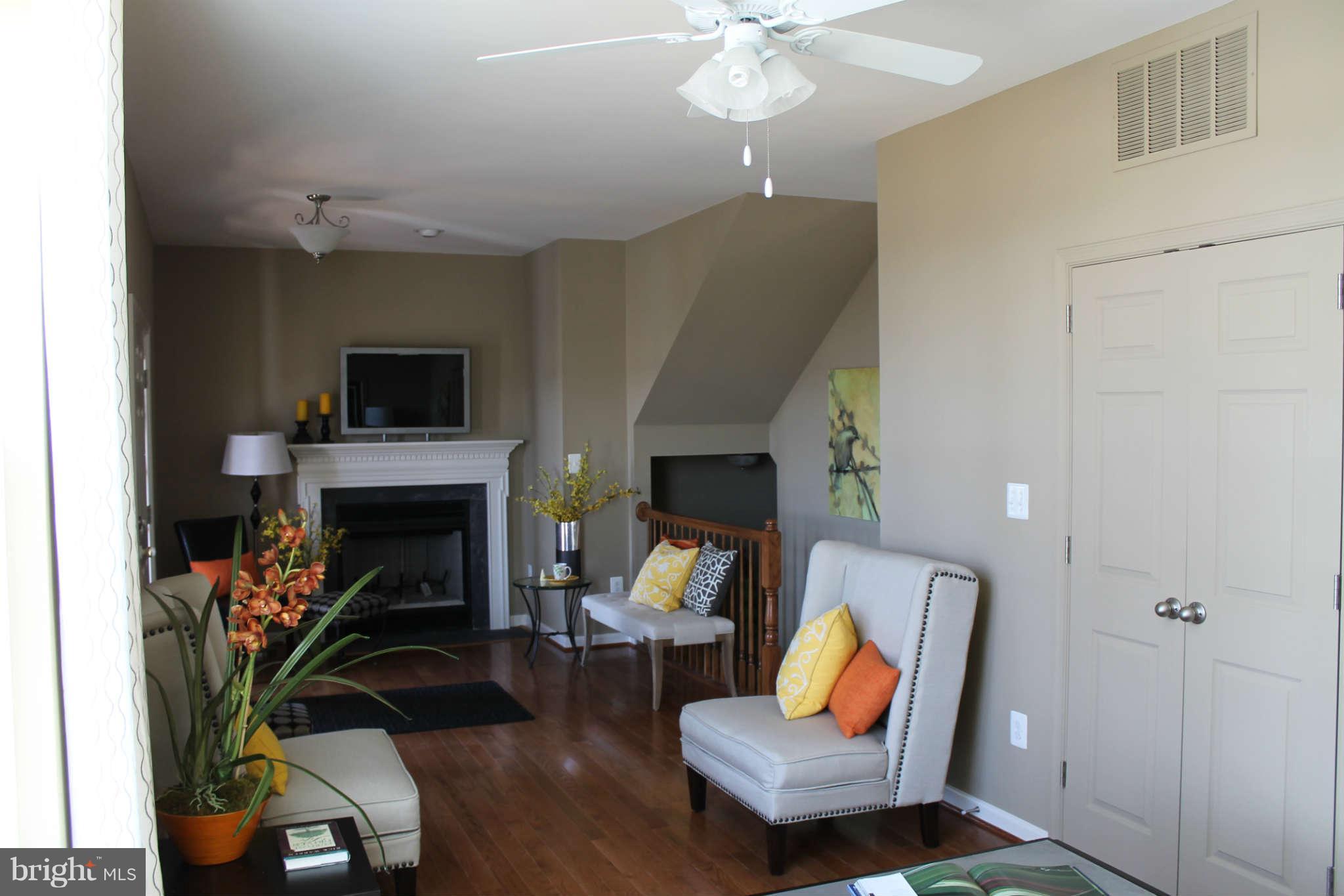 1564 Long Corner Road Mount Airy, MD 21771 - Photo 5 of 26 Living Room