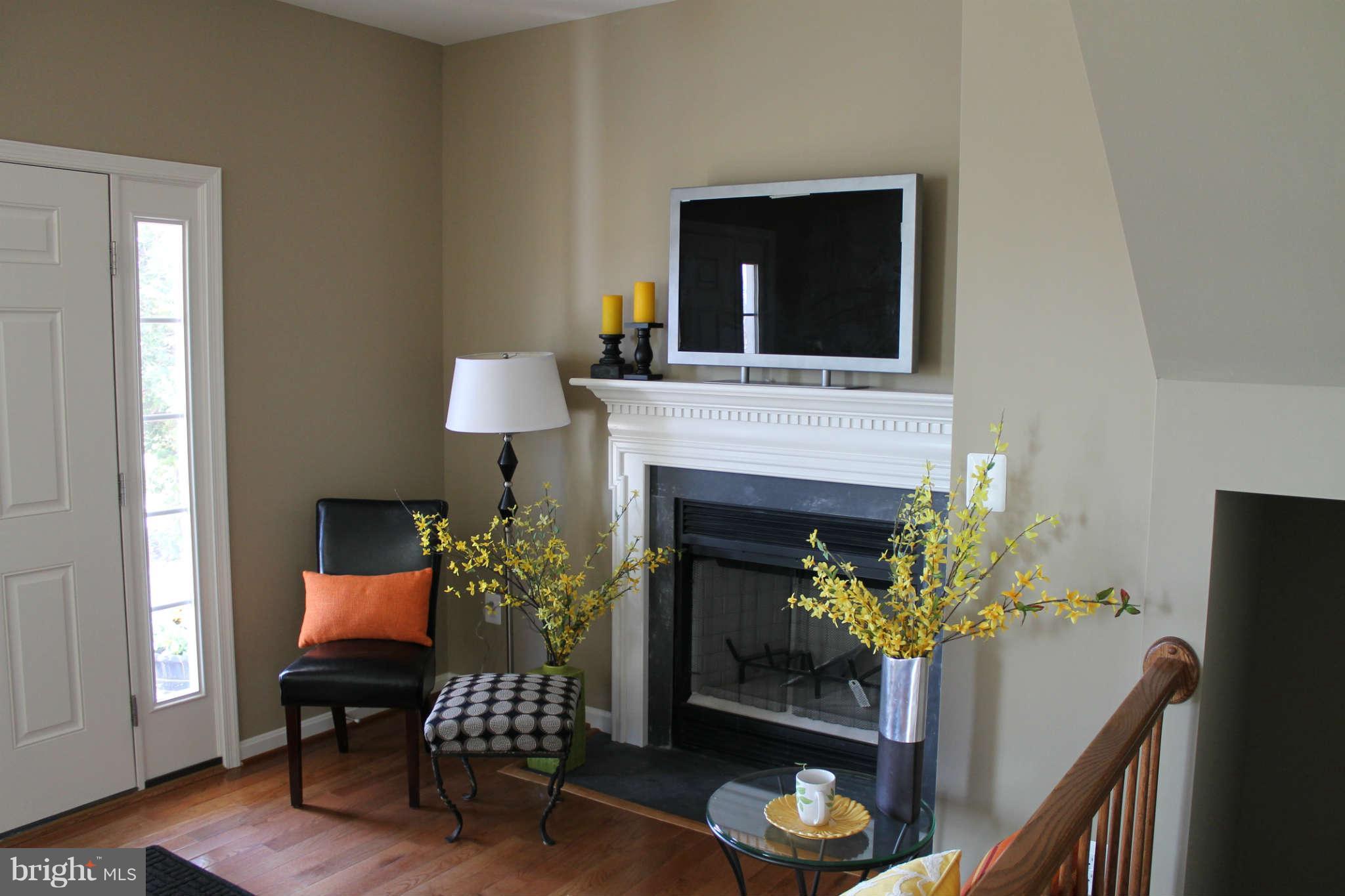 1564 Long Corner Road Mount Airy, MD 21771 - Photo 6 of 26 Living Room