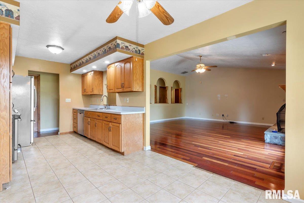 8104 Cardinal Hill Road Rochester, IL 62563 - Photo 11 of 42 Gallery Image 11