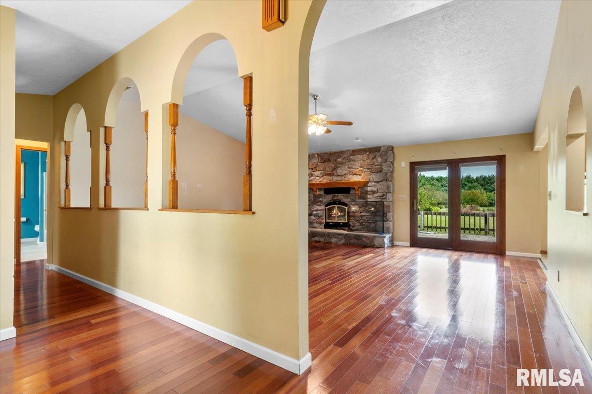 8104 Cardinal Hill Road Rochester, IL 62563 - Photo 4 of 42 Gallery Image 4