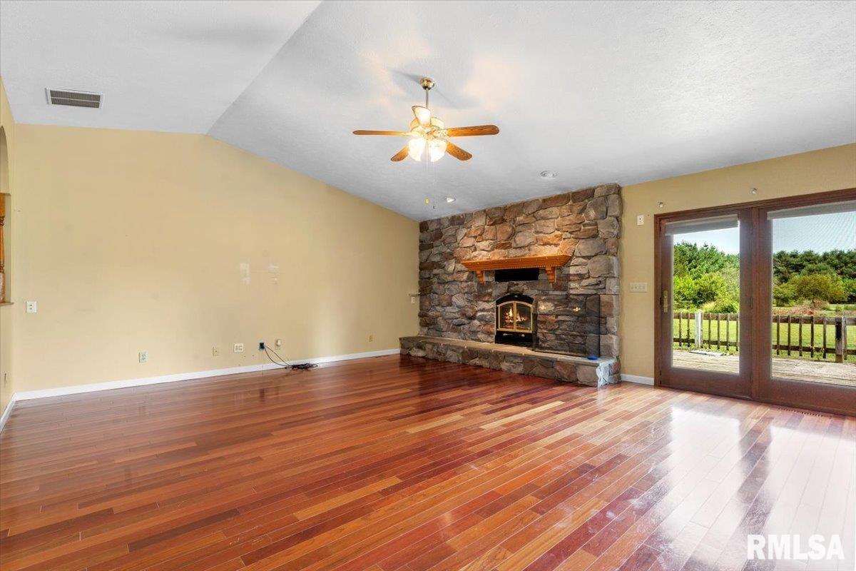 8104 Cardinal Hill Road Rochester, IL 62563 - Photo 5 of 42 Gallery Image 5