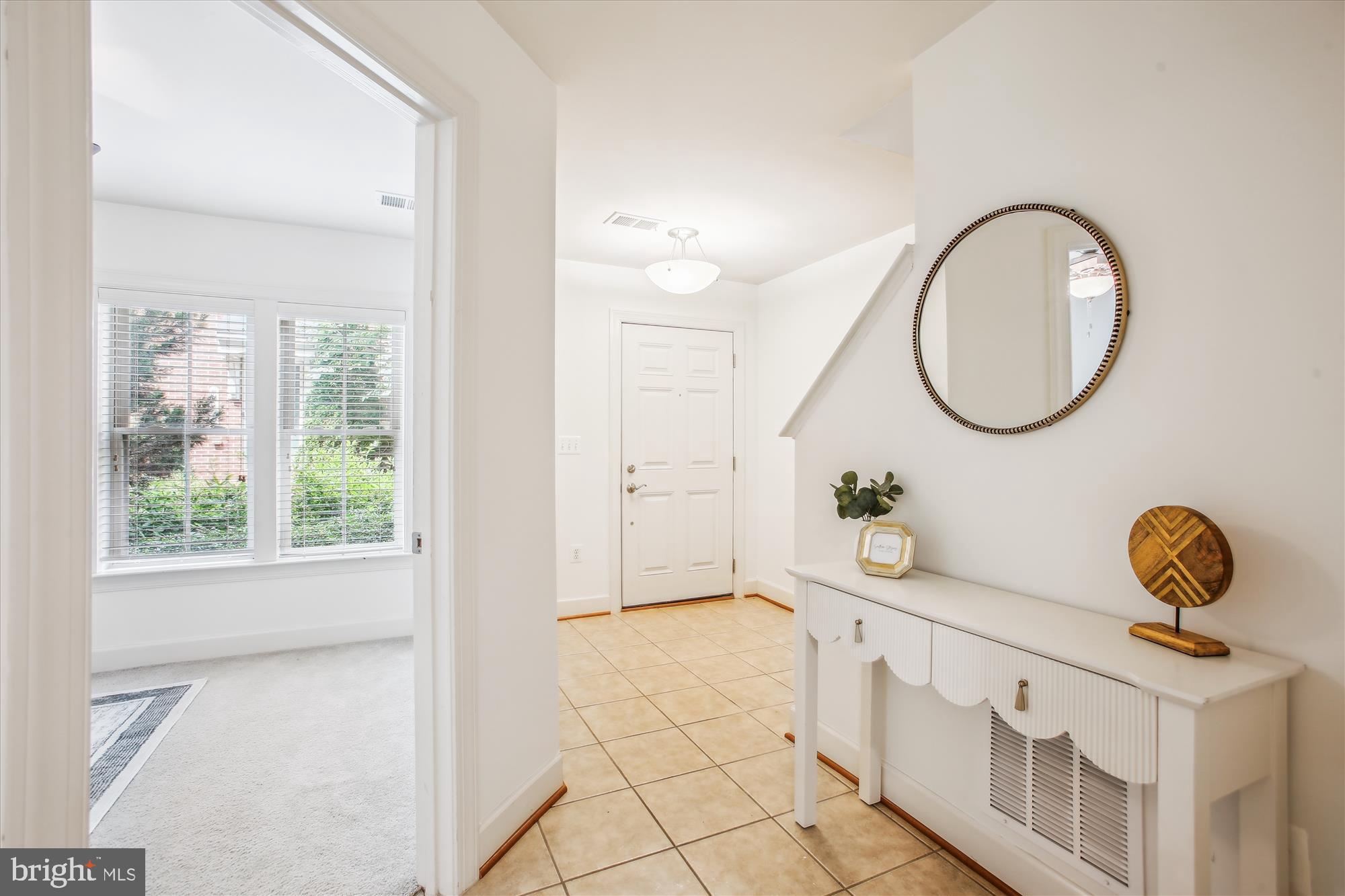3403 Kemper Road Arlington, VA 22206 - Photo 18 of 28 Entryway