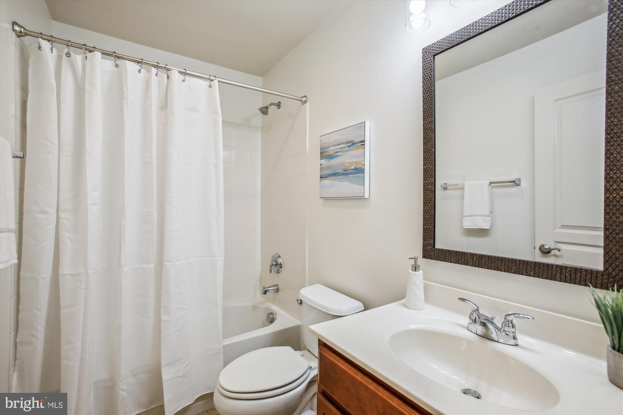 3403 Kemper Road Arlington, VA 22206 - Photo 20 of 28 Main level full bath