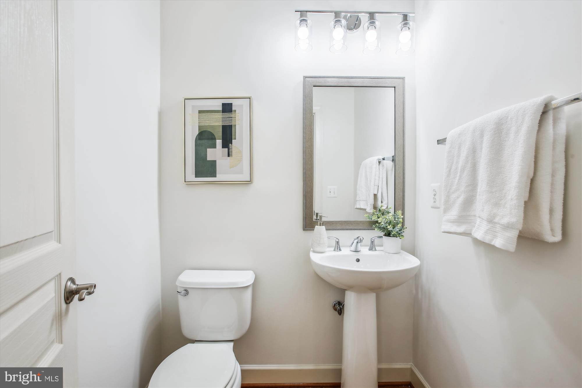 3403 Kemper Road Arlington, VA 22206 - Photo 10 of 28 Powder room