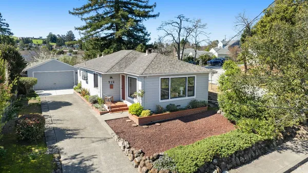$869,000 | 712 Oak Terrace, Petaluma, CA 94952