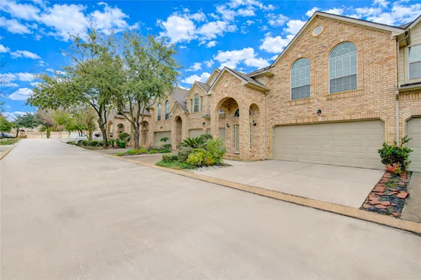 $275,000 | 7611 South Linpar Court, Houston, TX 77040
