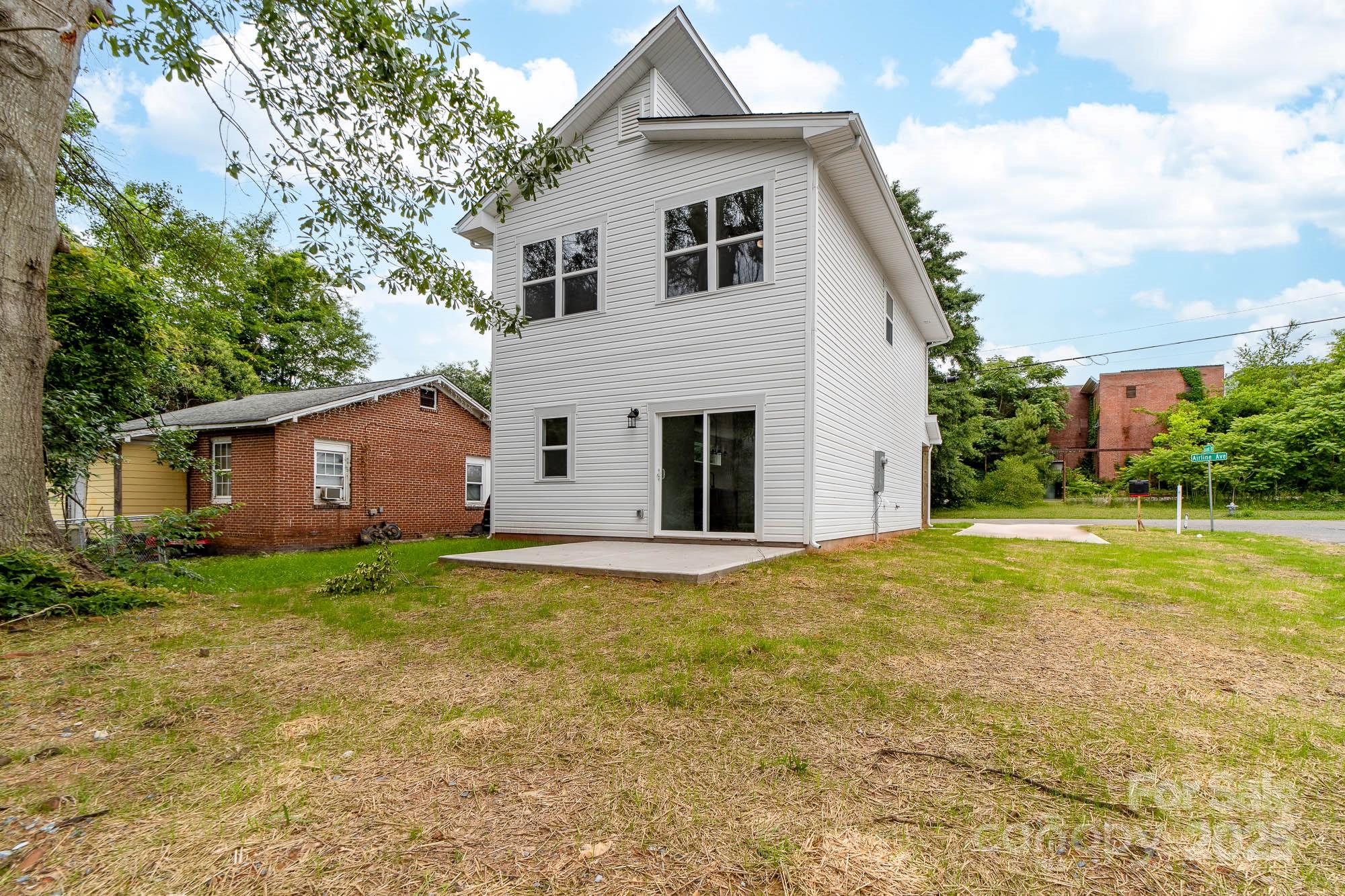 424 Airline Extension Shelby, NC 28150 - Photo 33 of 35 a front view of house with yard and trees