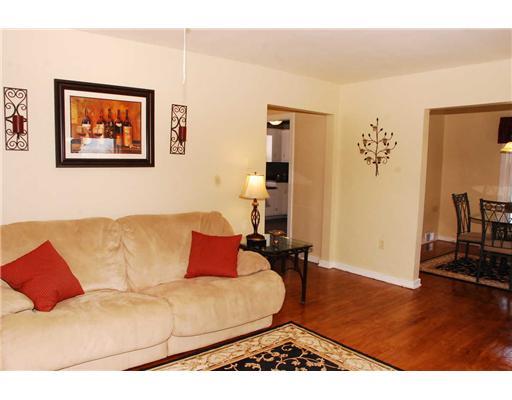 1555 Spring Run Road Extension Coraopolis, PA 15108 - Photo 8 of 18 Living Room.