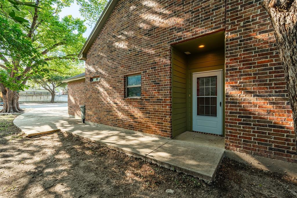 103 Del Rio Avenue, Unit B Benbrook, TX 76126 - Photo 8 of 31