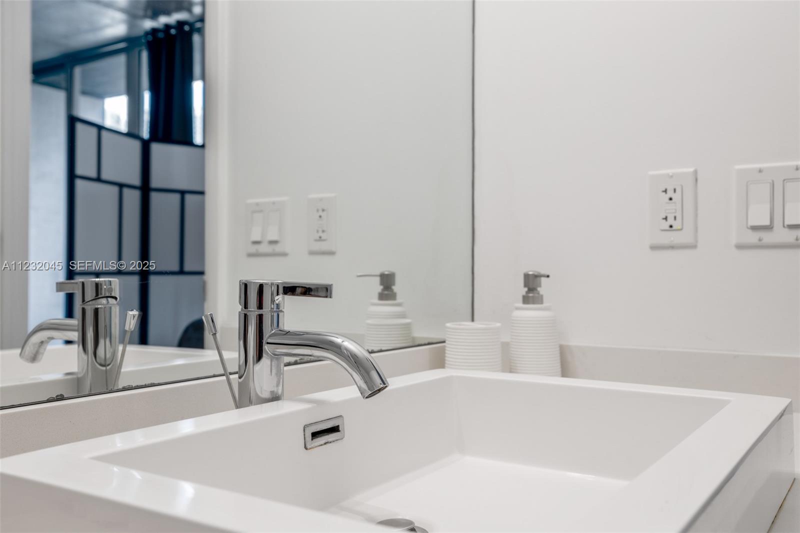 151 Southeast 1st Street, Unit 809 Miami, FL 33131 - Photo 34 of 45
