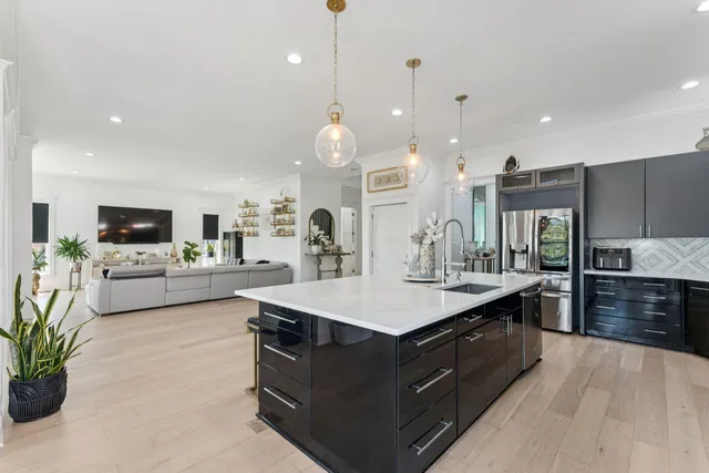 $1,949,000 | 1212 Winding Creek Court, Charleston, SC 29492