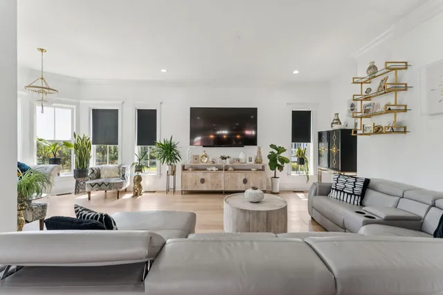 $1,949,000 | 1212 Winding Creek Court, Charleston, SC 29492