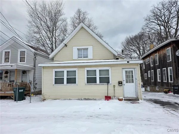$800 | 113 West Seneca Street, Unit C, Oswego, NY 13126