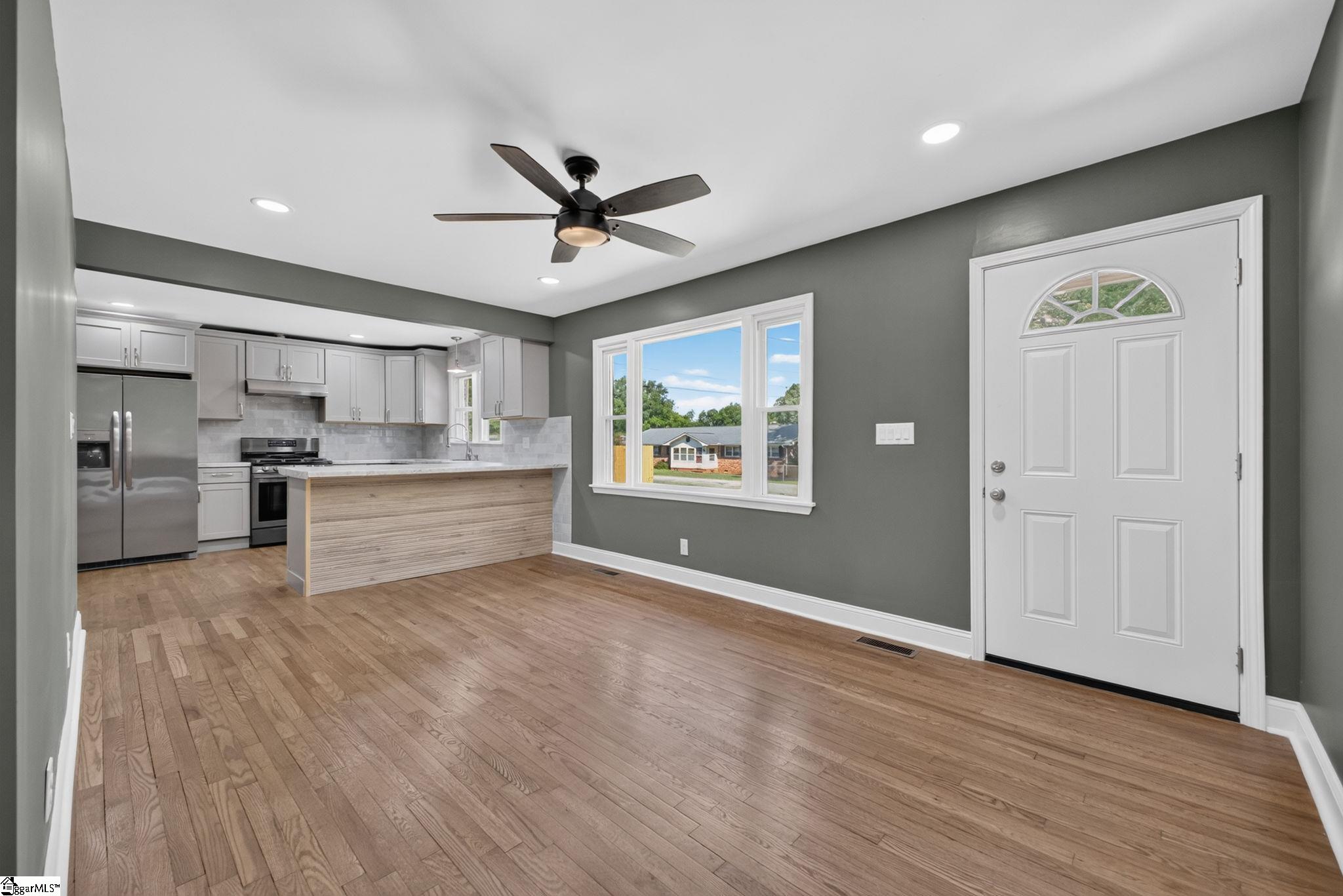 616 Carey Street Anderson, SC 29624 - Photo 3 of 26