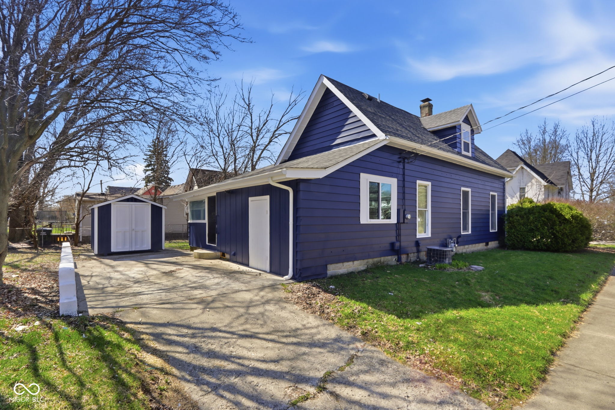 631 North Spring Street Greenfield, IN 46140 - Photo 2 of 25