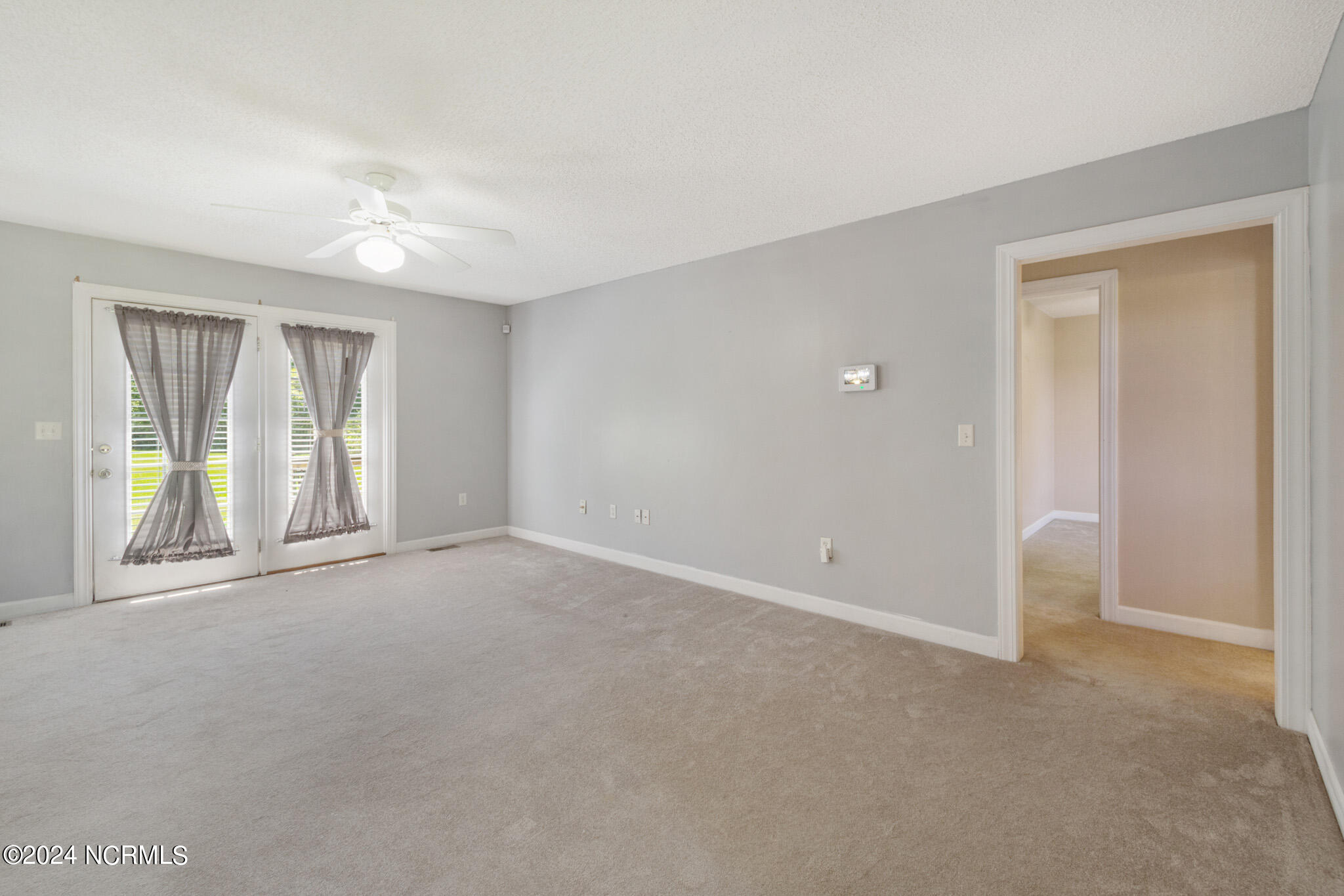 1263 Elijah Loftin Road Kinston, NC 28504 - Photo 14 of 29 int (2)
