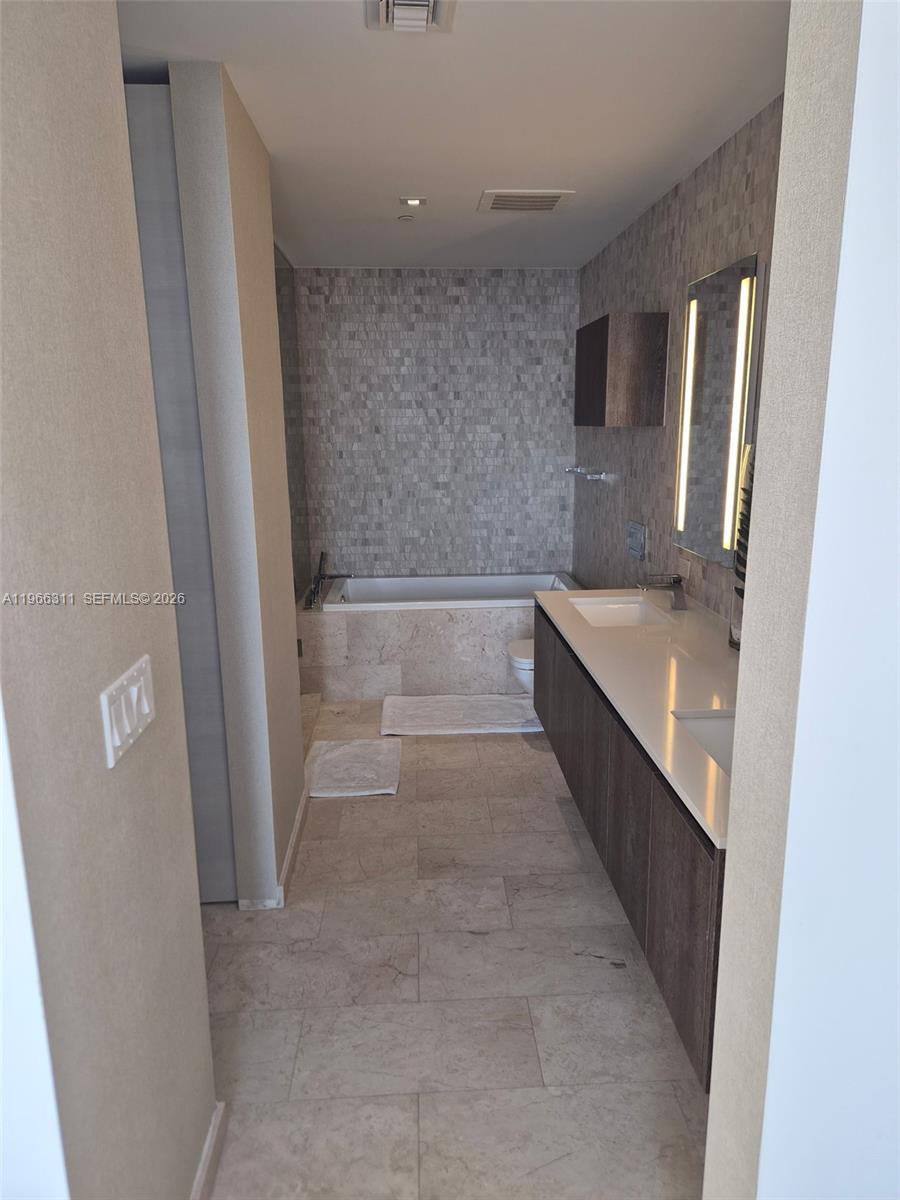 88 Southwest 7th Street, Unit 3006 Miami, FL 33130 - Photo 10 of 13
