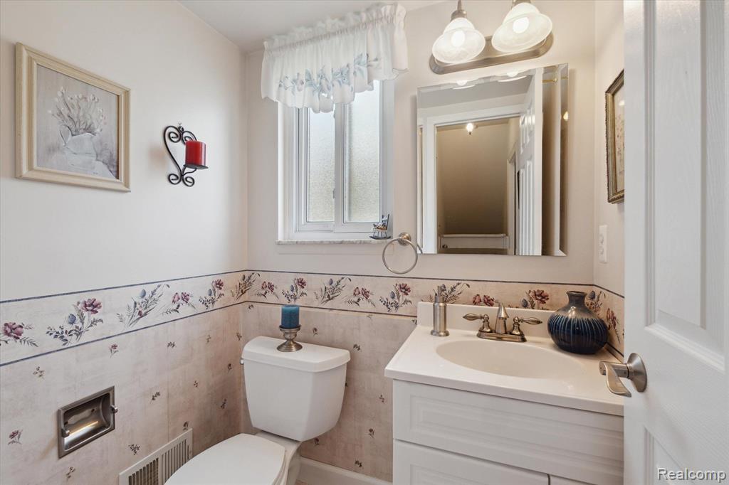 2697 Rhodes Drive Troy, MI 48083 - Photo 32 of 45 Gallery Image 32