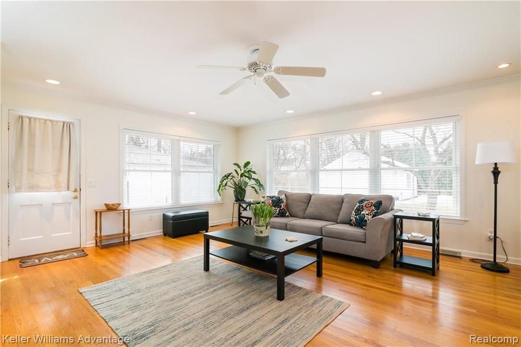 1911 Littlestone Road Grosse Pointe Woods, MI 48236 - Photo 8 of 33