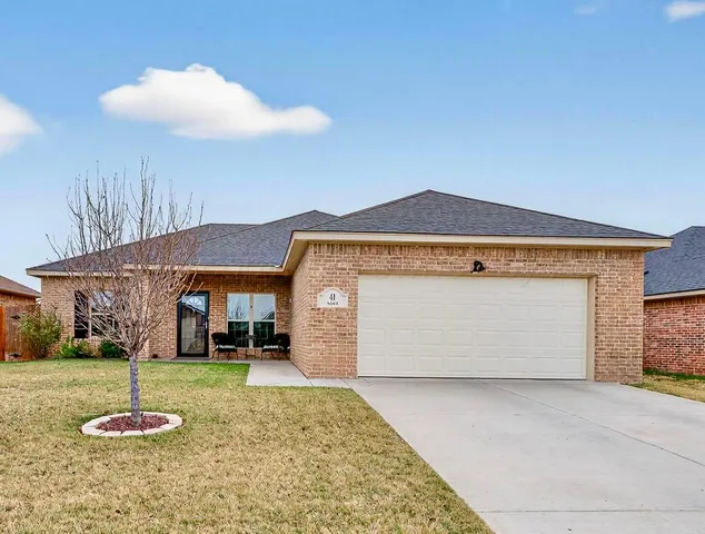a view of a house with backyard porch and garden