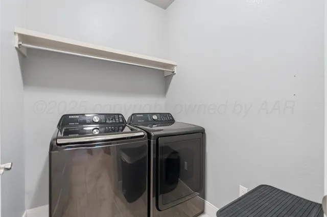 a close up view of washer and dryer