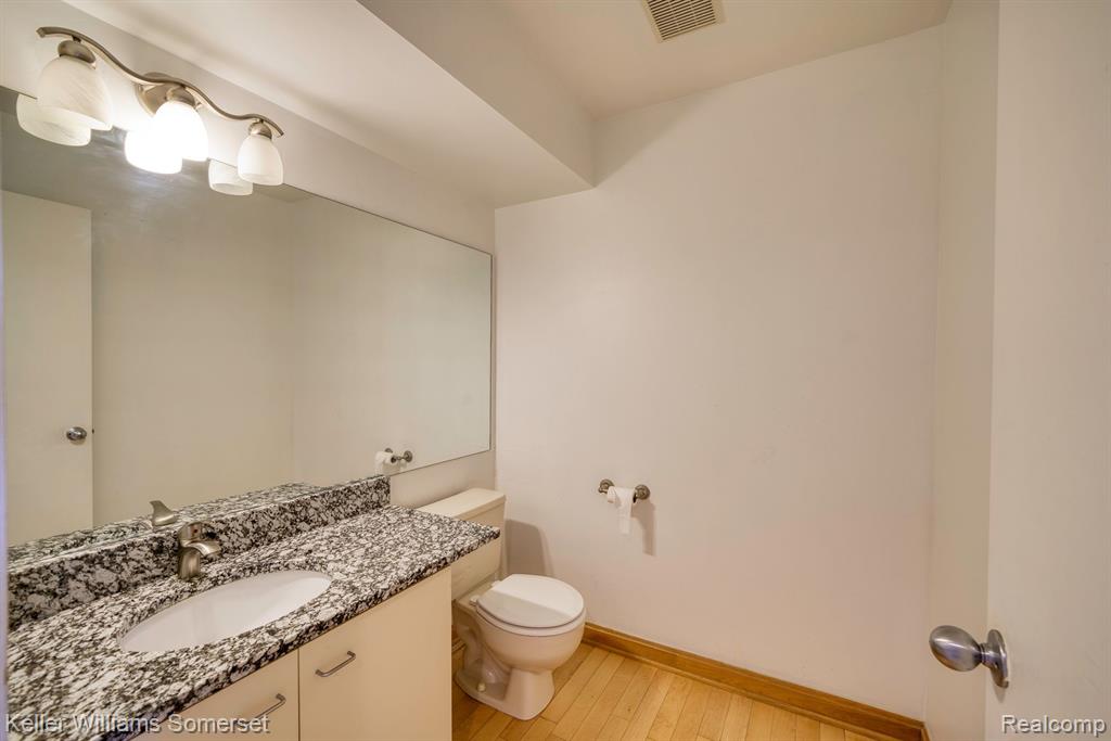 655 Glasgow Court Rochester Hills, MI 48307 - Photo 8 of 27