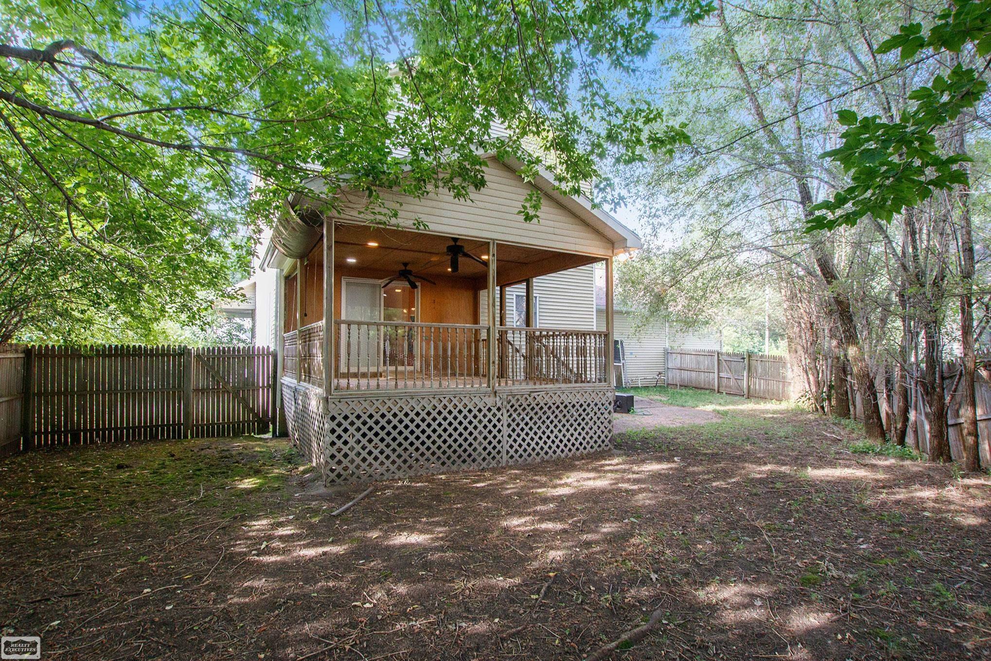 5235 Greer Road West Bloomfield, MI 48324 - Photo 8 of 40 Enclosed yard