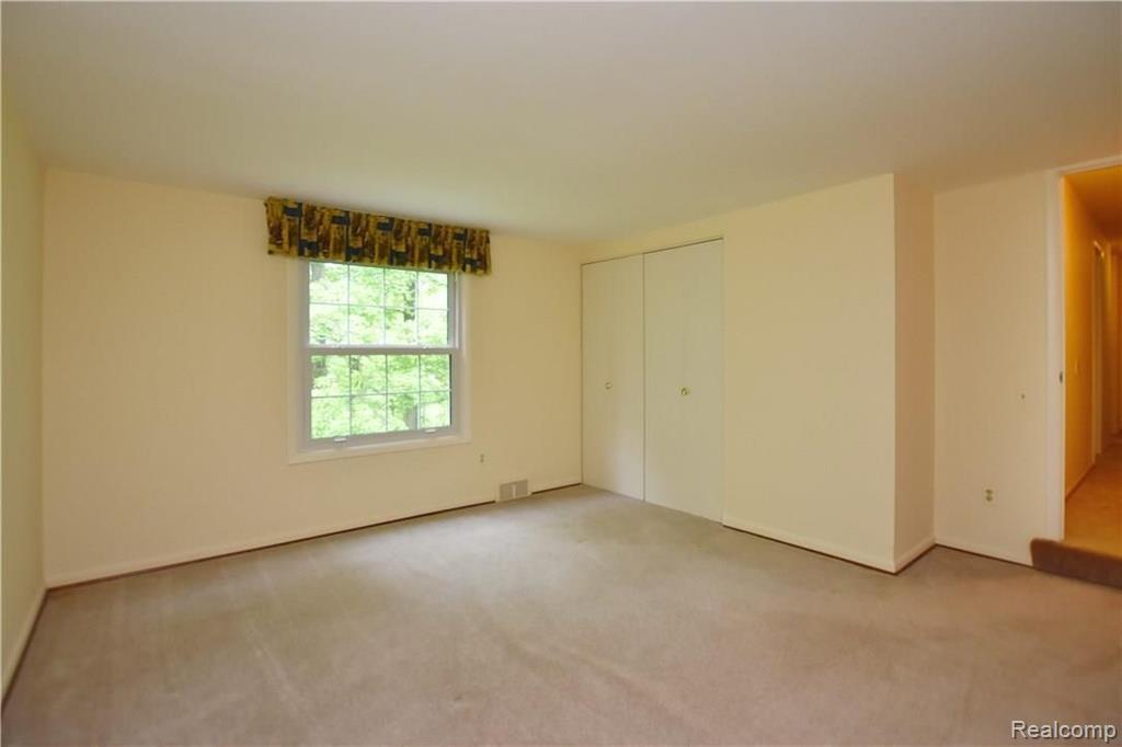 32635 Old Post Road Beverly Hills, MI 48025 - Photo 25 of 34