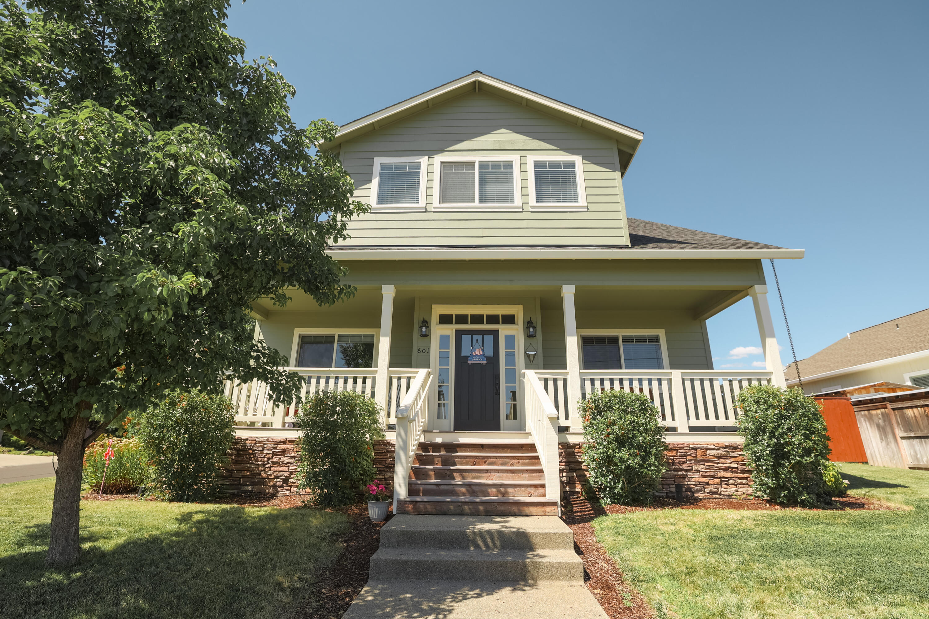 601 Barton Road Eagle Point, OR 97524 - Photo 1 of 34 569A0452