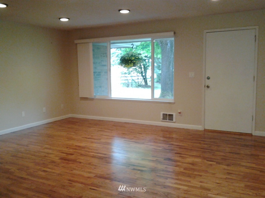 10839 Southeast 190th Place Renton, WA 98055 - Photo 5 of 9