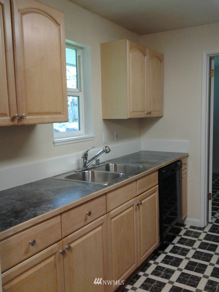 10839 Southeast 190th Place Renton, WA 98055 - Photo 6 of 9