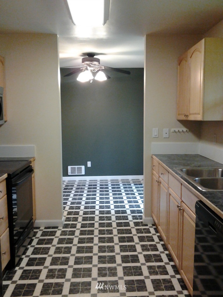 10839 Southeast 190th Place Renton, WA 98055 - Photo 7 of 9