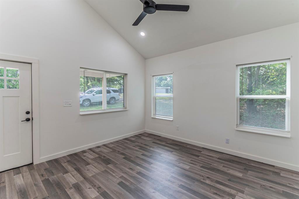 114 Timber Crest Mabank, TX 75156 - Photo 3 of 16