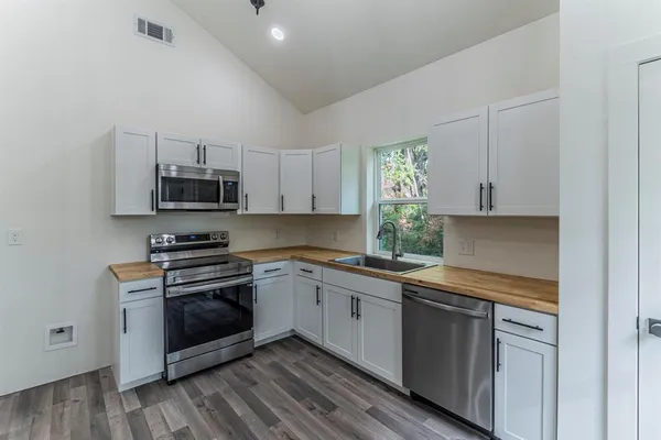 $1,300 | 114 Timber Crest, Mabank, TX 75156