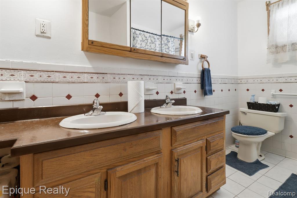 5834 Wayne Road Romulus, MI 48174 - Photo 13 of 15