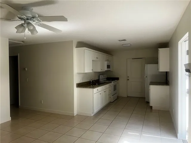 $1,300 | 955 18th Place, Unit B, Vero Beach, FL 32960