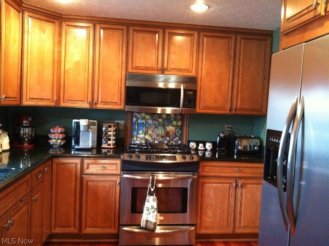 920 Hampton Ridge Drive Akron, OH 44313 - Photo 2 of 17 Gallery Image 2