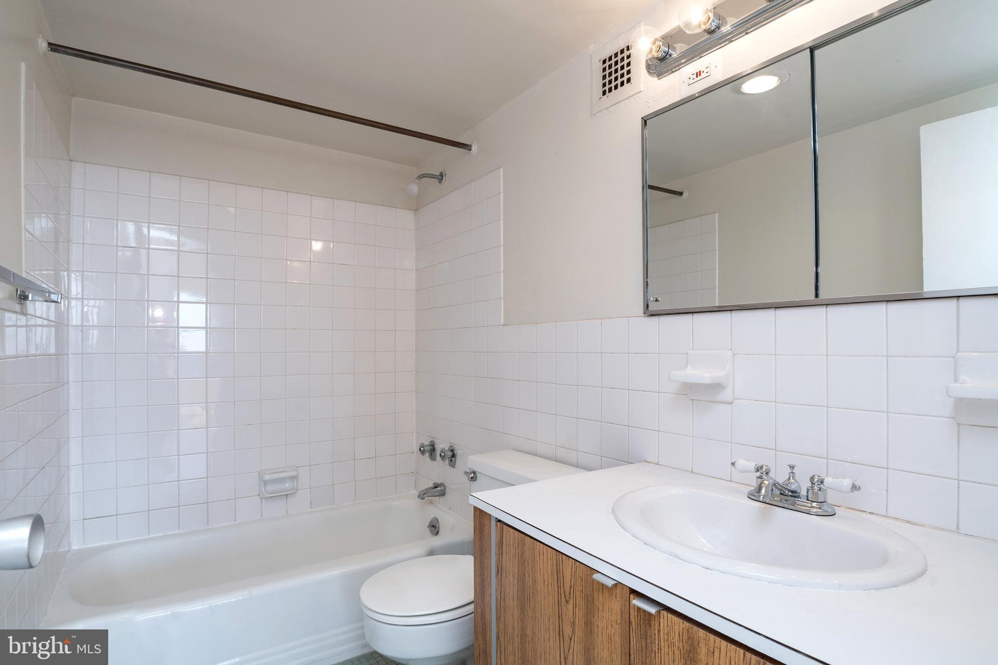 224-30 West Rittenhouse Square, Unit 809 Philadelphia, PA 19103 - Photo 12 of 24